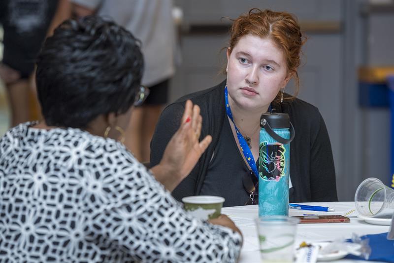 Through a variety of University of Delaware services and programs, students receive invaluable guidance from UD advisors, tutors and mentors. (Image by Kathy F. Atkinson / University of Delaware)​