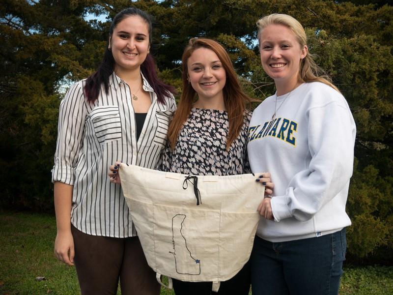 Students hold a reusable bag
