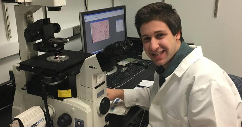 UD neuroscience student Jackson Mace works in a lab at Washington University, where he conducted research related to neurodegenerative diseases such as Parkinsons and Alzheimers.