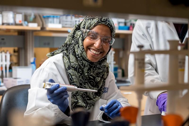Salma Al Saai works in the lab